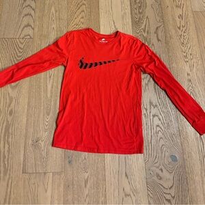 🔥NIKE AUTHENTIC RED LONG SLEEVE T-SHIRT🔥